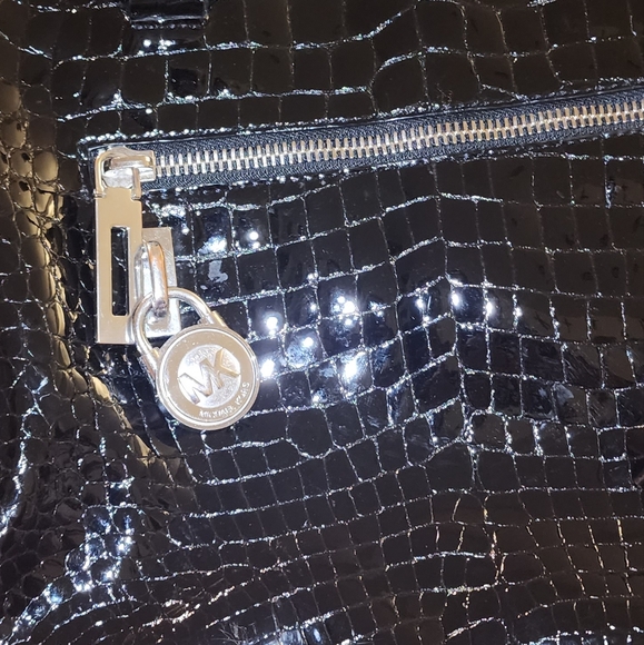 MICHAEL MICHAEL KORS Joan Patent Leather Satchel good condition - Picture 4 of 16